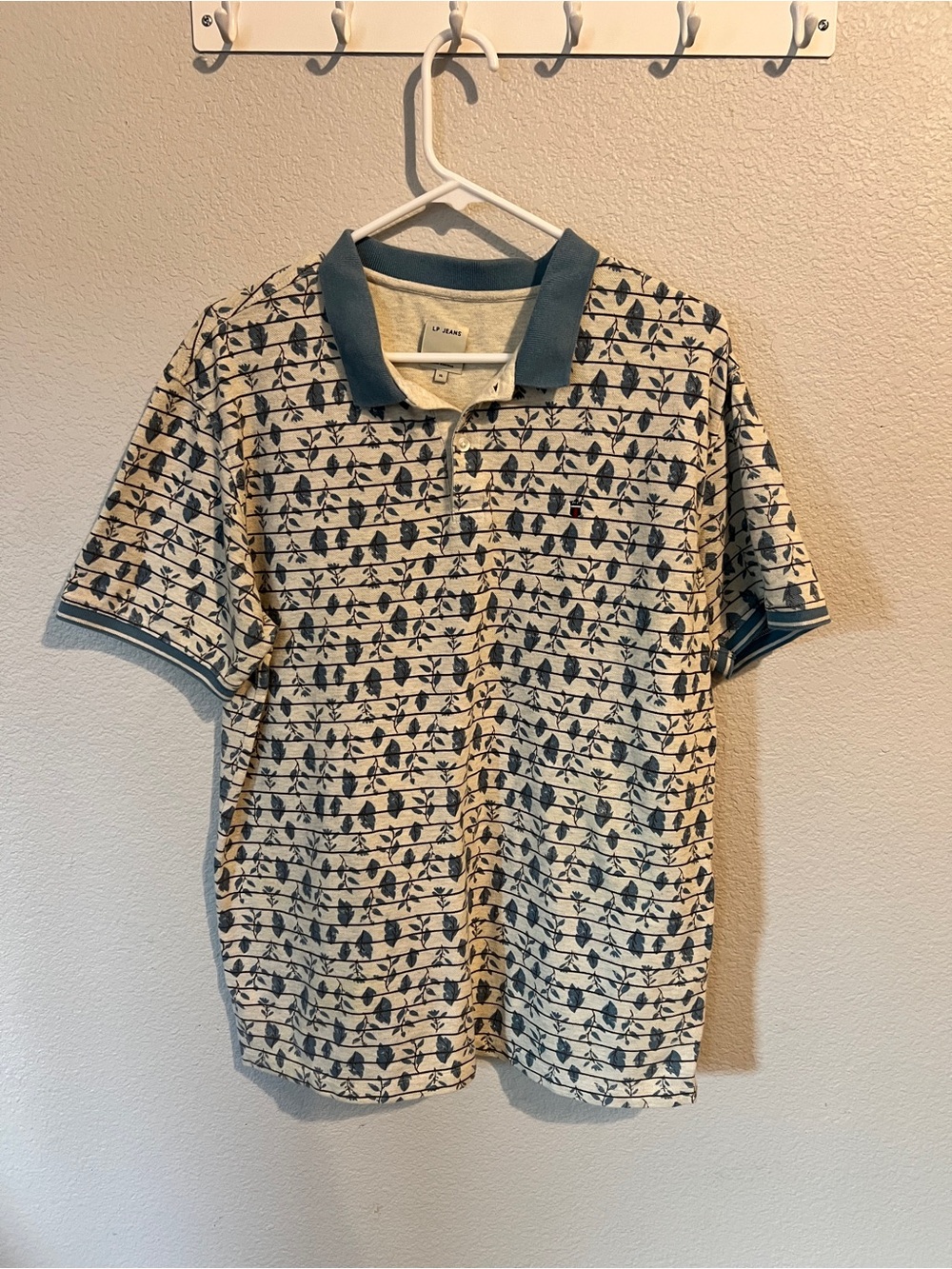 Louis Philippe Jeans Men’s Short Sleeve Polo  in Cream with Navy Leaf Pattern XL